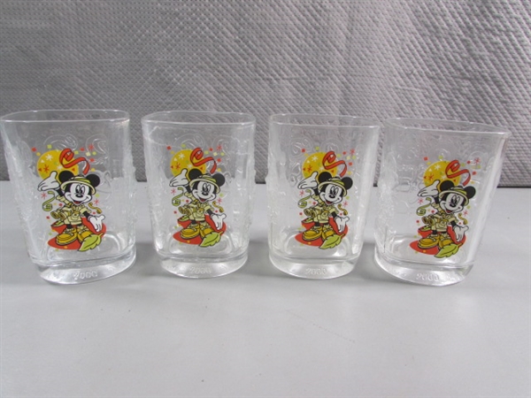 16 WALT DISNEY - MICKEY MOUSE DRINKING GLASSES