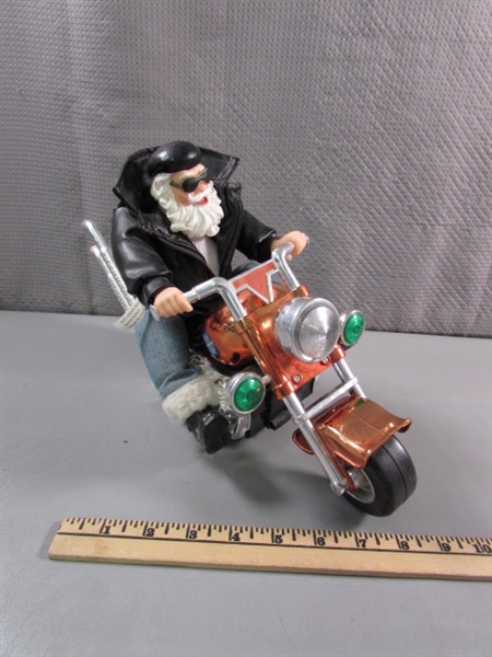 ANIMATED SANTAS & A SNOWMAN ON HARLEY DAVIDSON MOTORCYCLES - UNTESTED