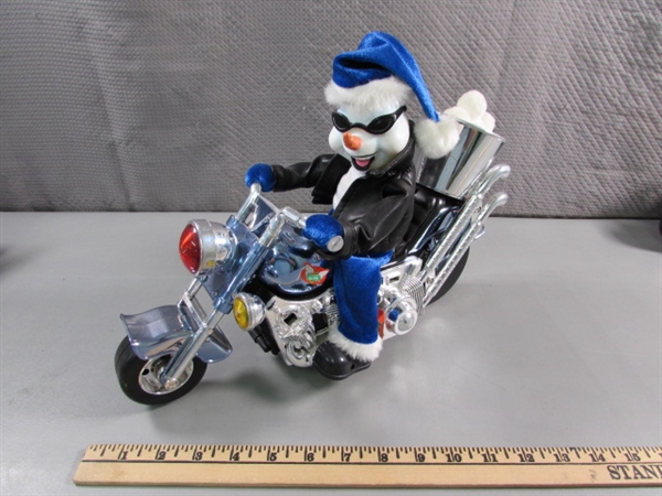 ANIMATED SANTAS & A SNOWMAN ON HARLEY DAVIDSON MOTORCYCLES - UNTESTED