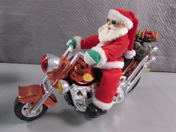 ANIMATED SANTAS & A SNOWMAN ON HARLEY DAVIDSON MOTORCYCLES - UNTESTED