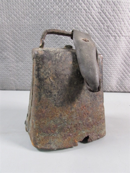 METAL ART & VINTAGE COW BELL