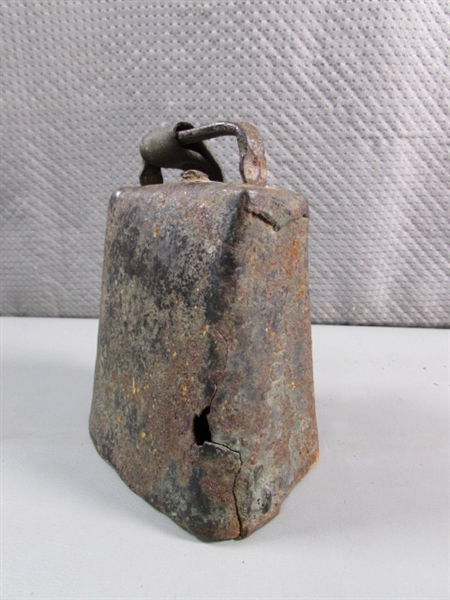 METAL ART & VINTAGE COW BELL