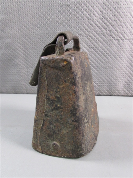 METAL ART & VINTAGE COW BELL