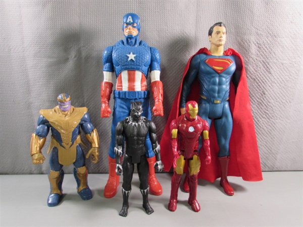 SUPERHERO FIGURINES