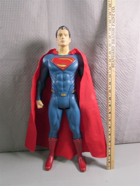 SUPERHERO FIGURINES