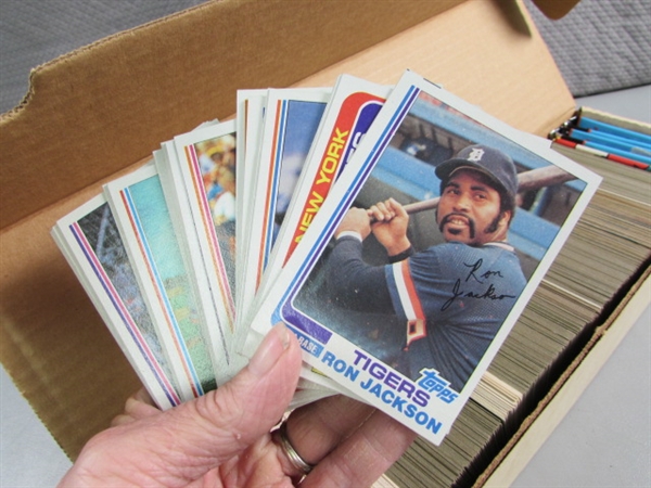 2 BOXES OF BASEBALL CARDS - SOME UNOPENED PACKS INCLUDED