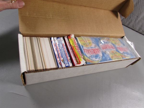 2 BOXES OF BASEBALL CARDS - SOME UNOPENED PACKS INCLUDED