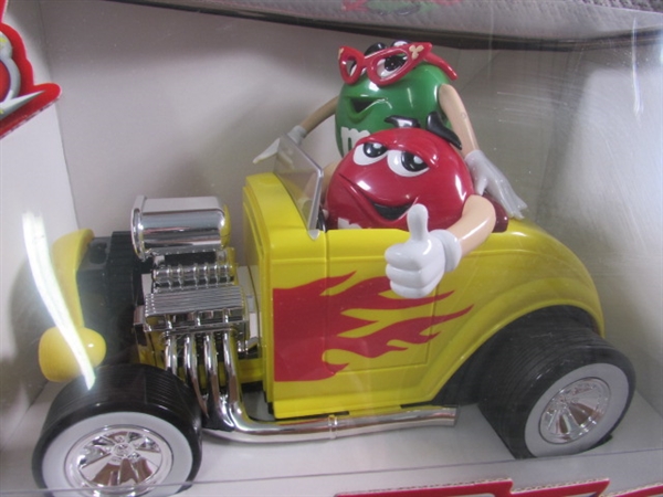 NEW REBEL WITHOUT A CLUE HOT ROD M&M CANDY DISPENSER