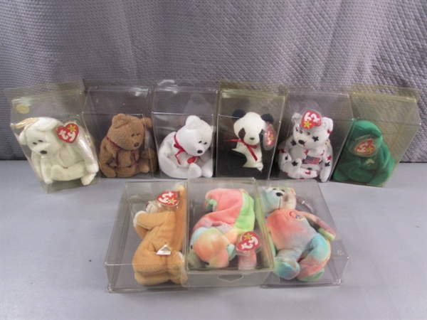 TY BEANIE BABIES - ASST BEARS IN PROTECTIVE CASES