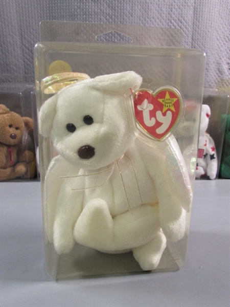 TY BEANIE BABIES - ASST BEARS IN PROTECTIVE CASES