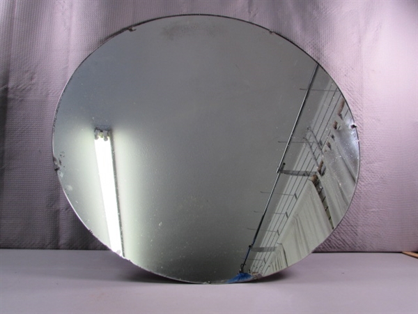 VINTAGE/ANTIQUE ROUND WALL MIRROR