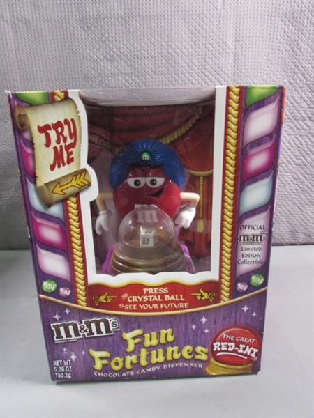 NEW THE GREAT RED-INI FUN FORTUNES M&M CANDY DISPENSER