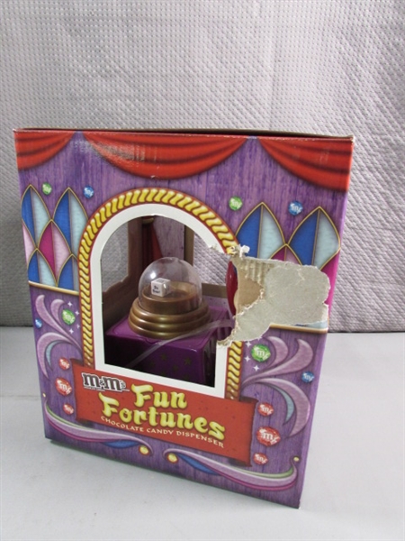 NEW THE GREAT RED-INI FUN FORTUNES M&M CANDY DISPENSER