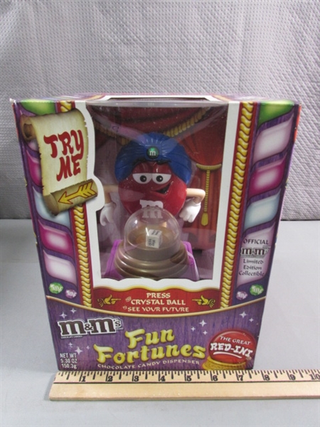 NEW THE GREAT RED-INI FUN FORTUNES M&M CANDY DISPENSER