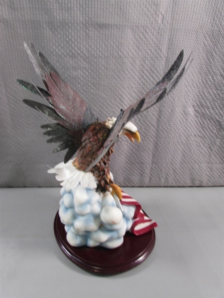 FIBER OPTIC EAGLE & AMERICAN FLAG STATUE