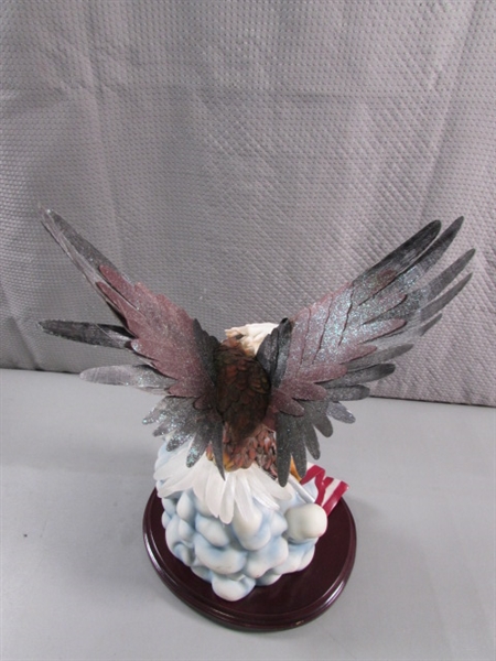 FIBER OPTIC EAGLE & AMERICAN FLAG STATUE