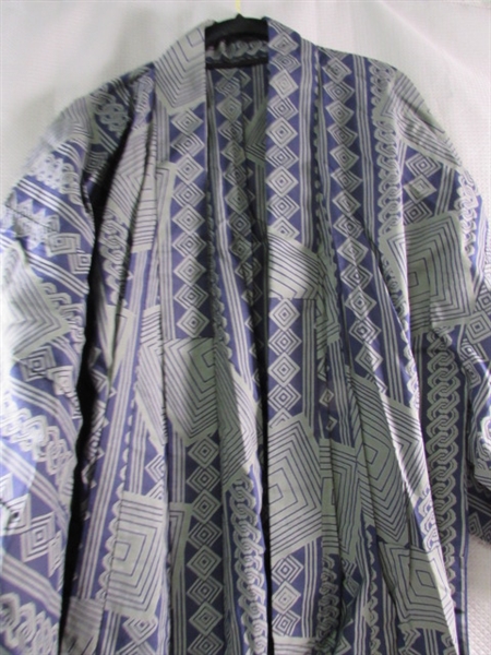 GENUINE VINTAGE MENS JAPANESE YUKATA WITH KOSHIHIMO & GETAS - NEVER WORN