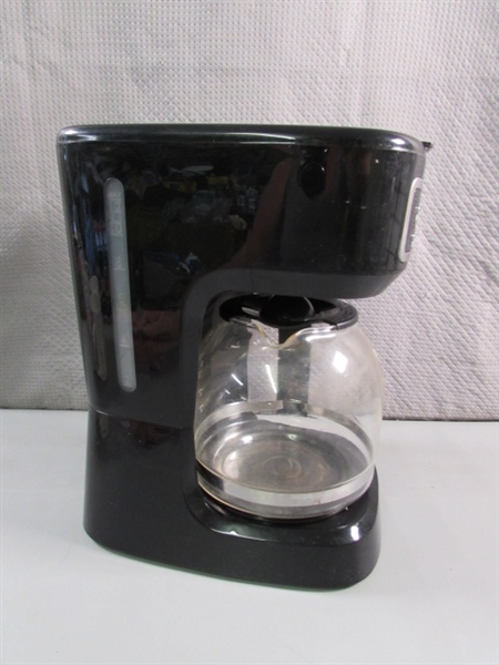 12 CUP COFFEE MAKER & MUGS