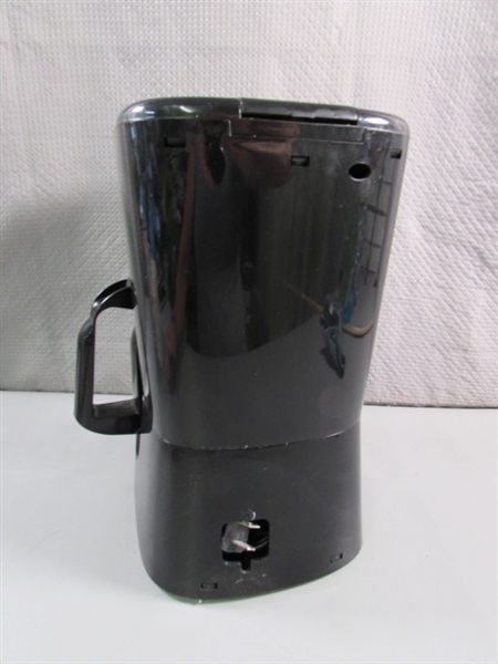 12 CUP COFFEE MAKER & MUGS