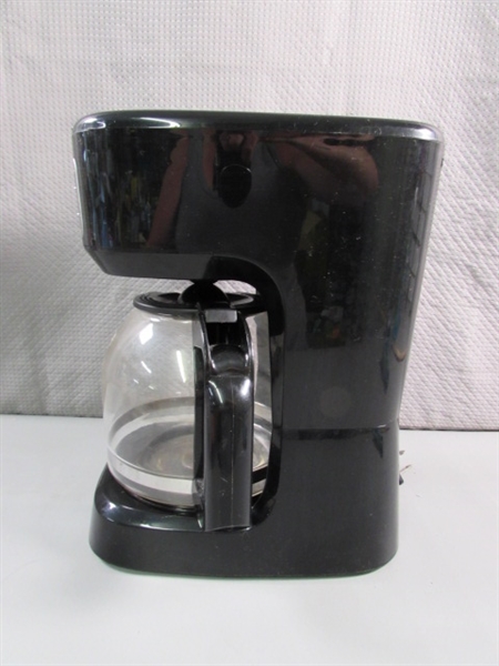 12 CUP COFFEE MAKER & MUGS