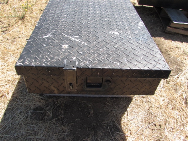 BLACK DELTA DIAMOND PLATE FULL SIZE TRUCK GULL-WING TOOLBOX-NEEDS SHOCKS