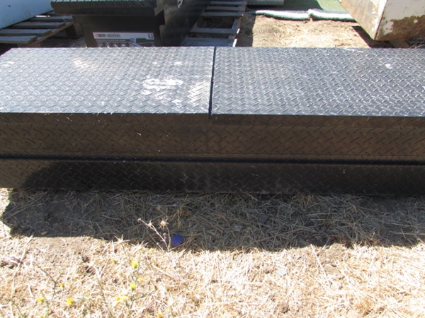 BLACK DELTA DIAMOND PLATE FULL SIZE TRUCK GULL-WING TOOLBOX-NEEDS SHOCKS