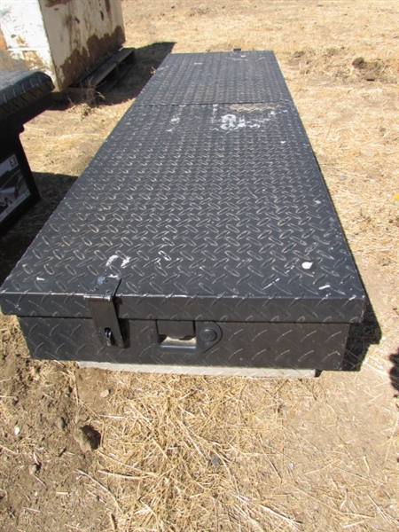 BLACK DELTA DIAMOND PLATE FULL SIZE TRUCK GULL-WING TOOLBOX-NEEDS SHOCKS