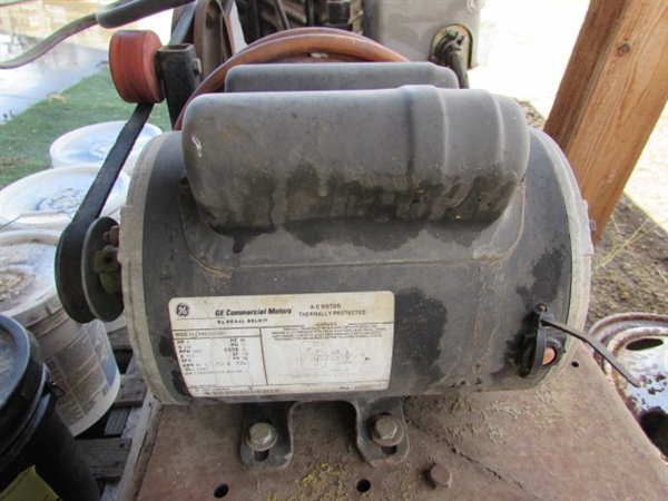 AIR COMPRESSOR - POWERS ON