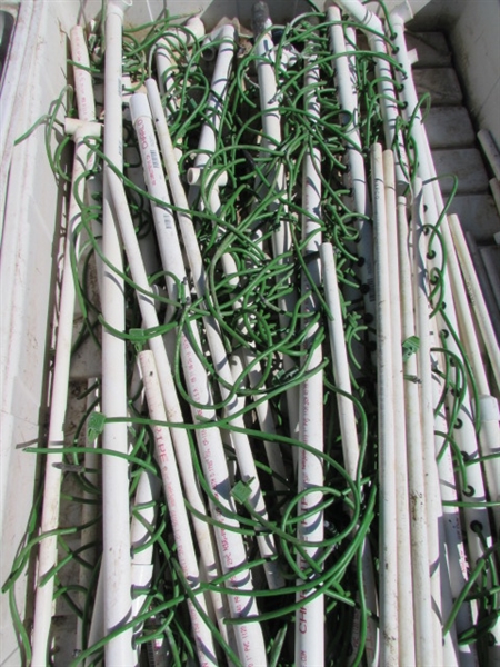 HYDROPONIC TRAY FULL OF IRRIGATION LINES