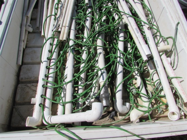 HYDROPONIC TRAY FULL OF IRRIGATION LINES