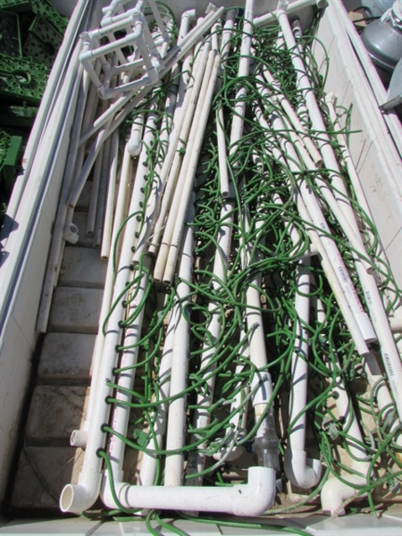 HYDROPONIC TRAY FULL OF IRRIGATION LINES