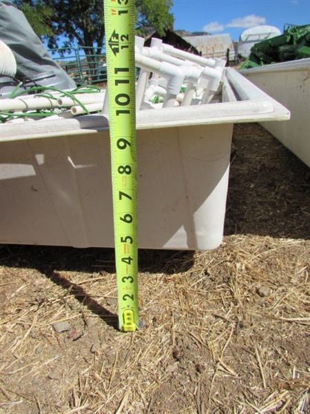 HYDROPONIC TRAY FULL OF IRRIGATION LINES