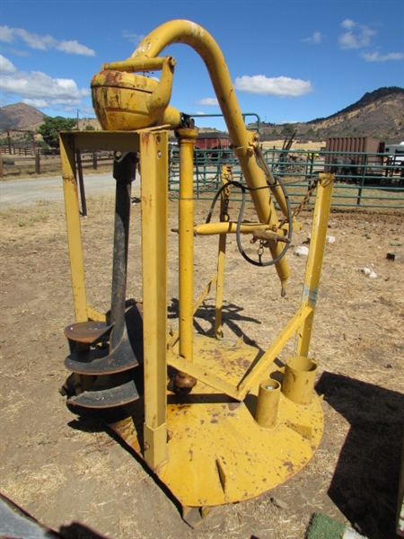 18 3-POINT DANUSER DIGGER/AUGER W/STAND