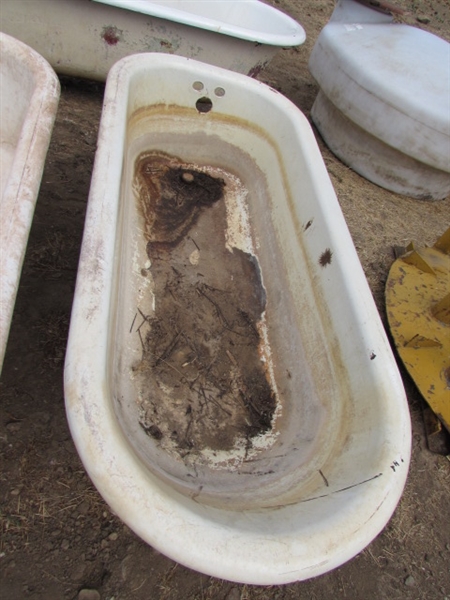 VINTAGE CAST IRON ENAMELED BATHTUB