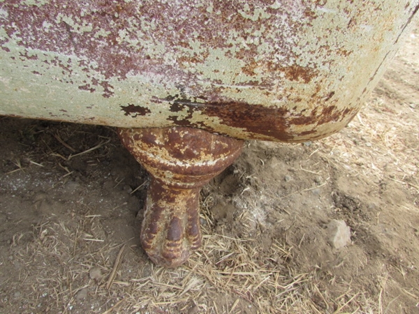 VINTAGE CAST IRON ENAMELED BATHTUB WITH FEET