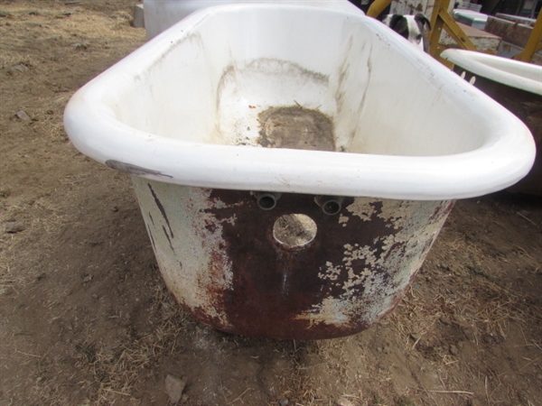 VINTAGE CAST IRON ENAMELED BATHTUB WITH FEET