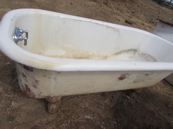 VINTAGE CAST IRON ENAMELED BATHTUB WITH FEET