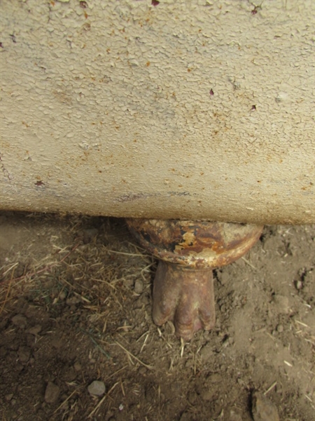 VINTAGE CAST IRON ENAMELED BATHTUB WITH FEET