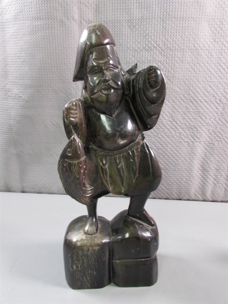 VINTAGE CHINESE HAND CARVED ROSEWOOD FISHERMAN