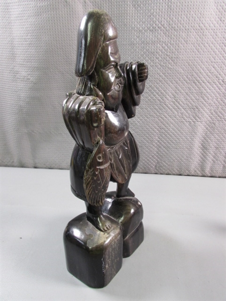 VINTAGE CHINESE HAND CARVED ROSEWOOD FISHERMAN