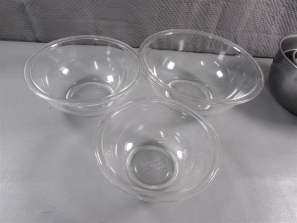 PYREX & STAINLESS MIXING BOWLS