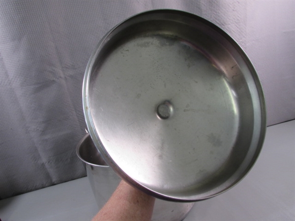 LARGE STAINLESS STEEL STOCK POT