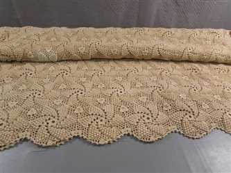 STUNNING VINTAGE HAND CROCHETED BEDSPREAD