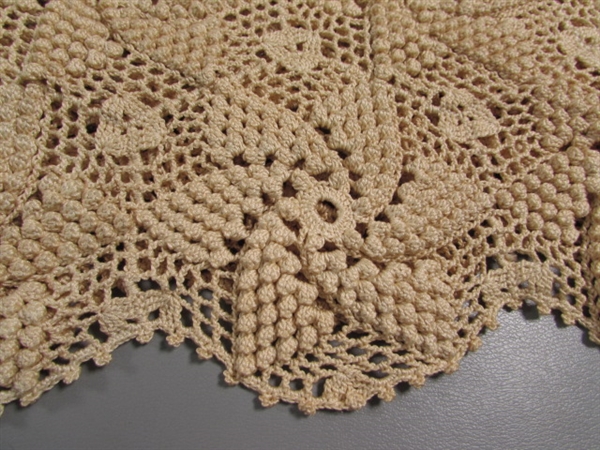 STUNNING VINTAGE HAND CROCHETED BEDSPREAD