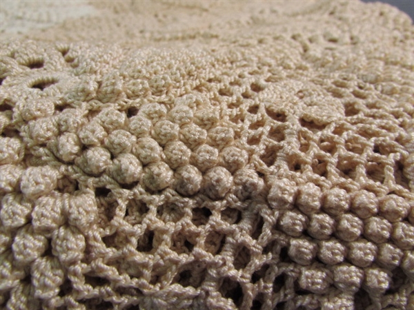 STUNNING VINTAGE HAND CROCHETED BEDSPREAD