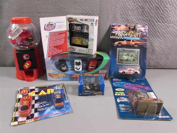 HOT WHEELS & OTHER DIE CAST CARS & A GUMBALL MACHINE - NEW