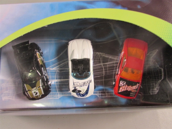 HOT WHEELS & OTHER DIE CAST CARS & A GUMBALL MACHINE - NEW