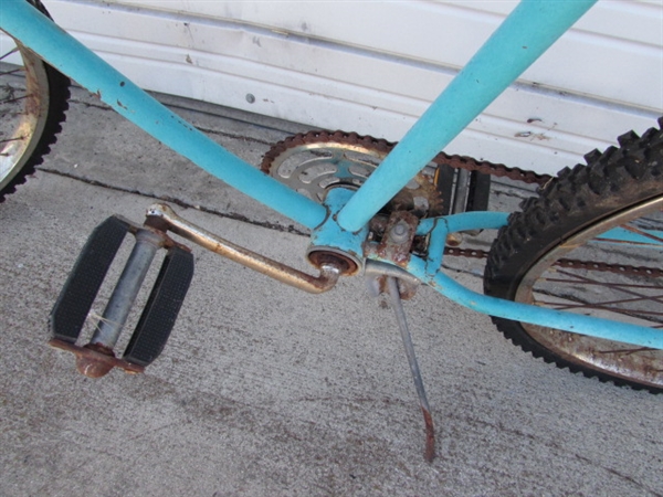 VINTAGE SINGLE SPEED BICYCLE