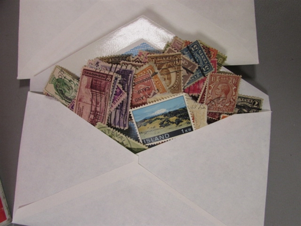 TRAVELER POSTAGE STAMP ALBUM & LOOSE US & FOREIGN STAMPS