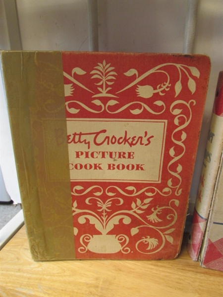 DECORATIVE PIE PLATES & VINTAGE COOKBOOKS